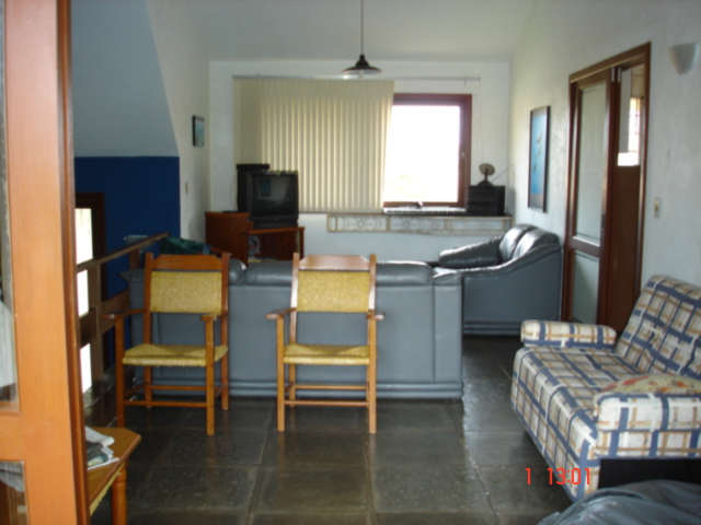 Vista da copa e da cozinha.