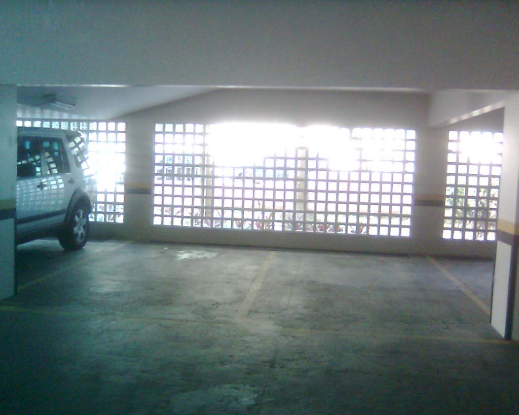 Duas vagas de garagem privativas.