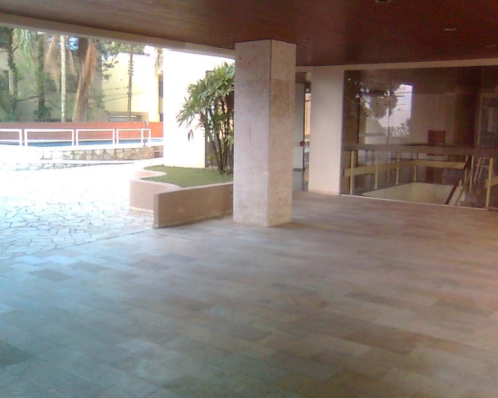 P�tio interno do condom�nio.